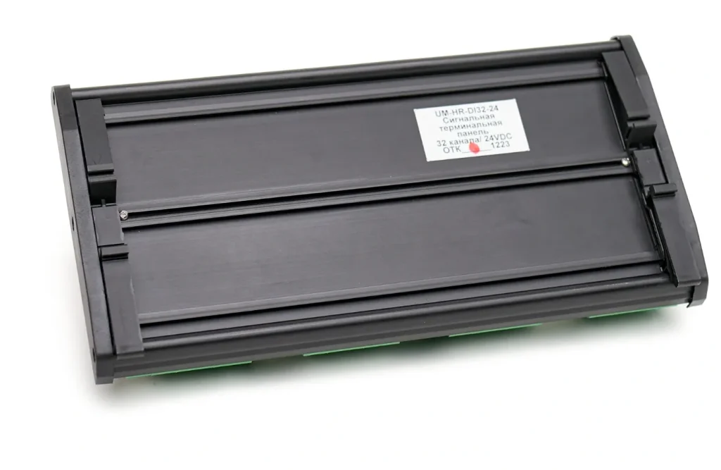 Терминальные панели серии UM-HR сзади